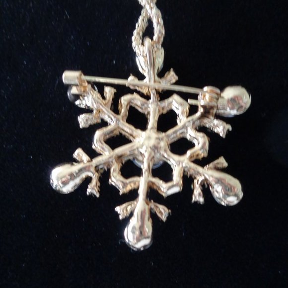 BLUE Crystal Snowflake NECKLACE OR PIN - Picture 2 of 4